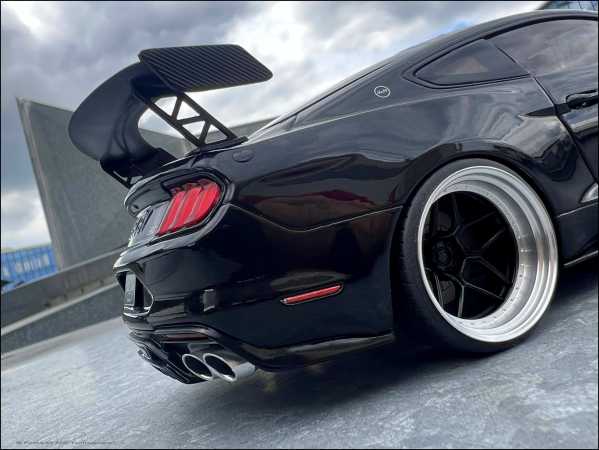 1:18 Ford Shelby GT 500 KR Black/ RED Edition inkl. OVP